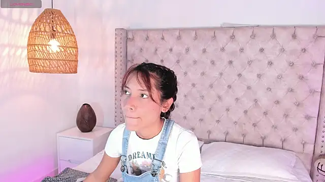 Snapshot of AdharaMancinii chatting on 11.06.25 AdharaMancinii online show from 11.06.25