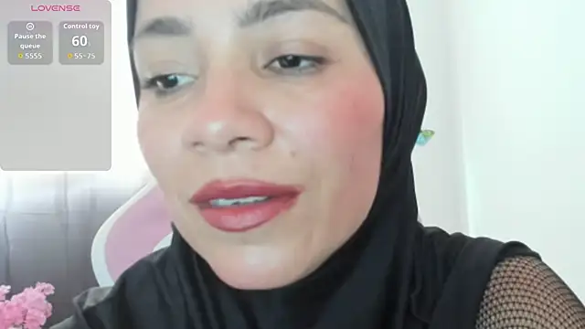 Snapshot of dalila_kemur chatting on 10.04.25 dalila kemur online show from 10.04.25