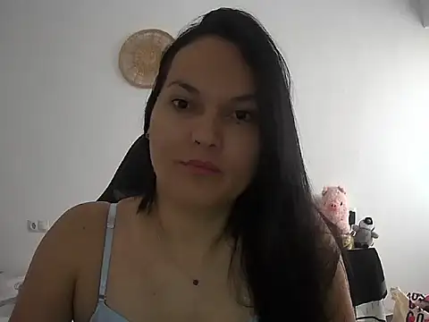 Snapshot of dulvolkova chatting on 10.29.25 dulvolkova online show from 10.29.25