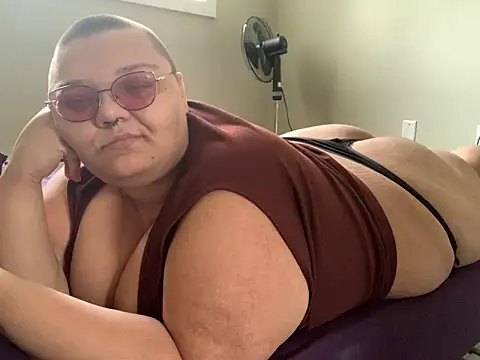 Snapshot of taydeebear chatting on 10.22.25 taydeebear online show from 10.22.25