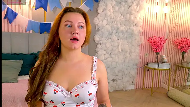 Snapshot of AnnySue_ chatting on 09.28.25 AnnySue online show from 09.28.25