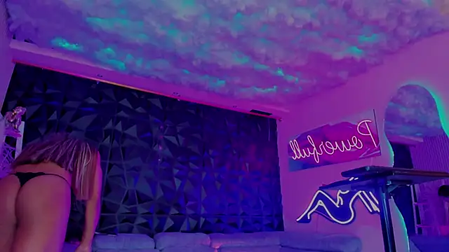 Naomy Alvaradoo online show from 11.29.25