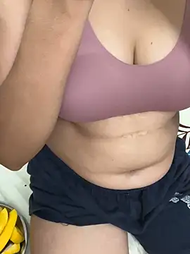 Snapshot of Sex_Queen_aaraya chatting on 05.18.26 Sex Queen aaraya online show from 05.18.26