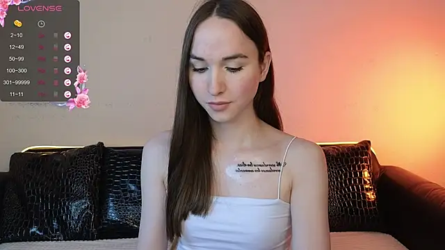 Snapshot of Angeel_Kate chatting on 09.19.25 Angeel Kate online show from 09.19.25