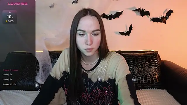 Snapshot of Angeel_Kate chatting on 10.29.25 Angeel Kate online show from 10.29.25