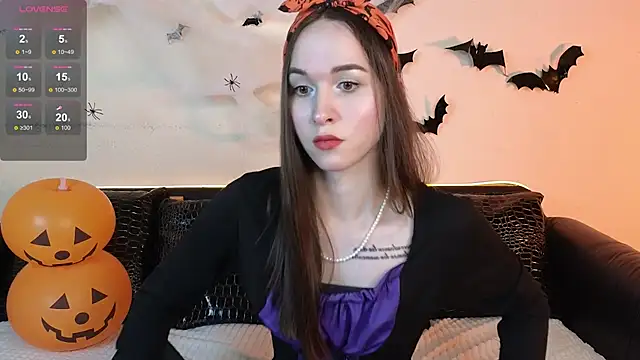 Snapshot of Angeel_Kate chatting on 10.31.25 Angeel Kate online show from 10.31.25