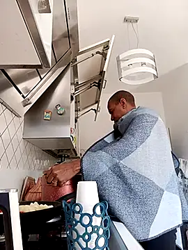 Snapshot of estrogeni chatting on 03.30.26 estrogeni online show from 03.30.26