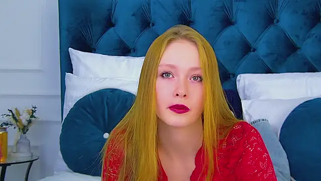 Snapshot of AgataFoxley chatting on 10.13.25 AgataFoxley online show from 10.13.25