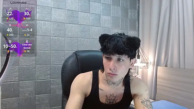 Iantwink18 online show from 10.17.25