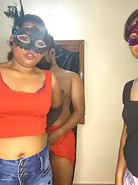 Family02 online show from 10.04.25