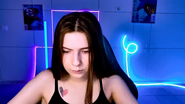 Snapshot of AliceCUNTach chatting on 10.02.25 AliceCUNTach online show from 10.02.25