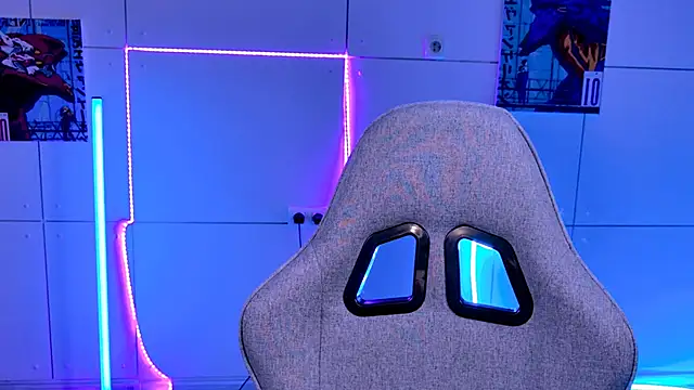 Snapshot of AliceCUNTach chatting on 10.04.25 AliceCUNTach online show from 10.04.25