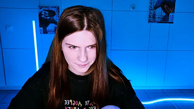 Snapshot of AliceCUNTach chatting on 10.17.25 AliceCUNTach online show from 10.17.25