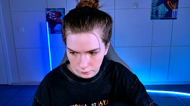 Snapshot of AliceCUNTach chatting on 10.29.25 AliceCUNTach online show from 10.29.25