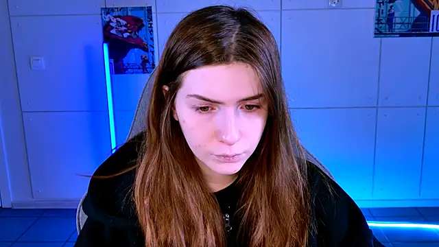 Snapshot of AliceCUNTach chatting on 10.30.25 AliceCUNTach online show from 10.30.25