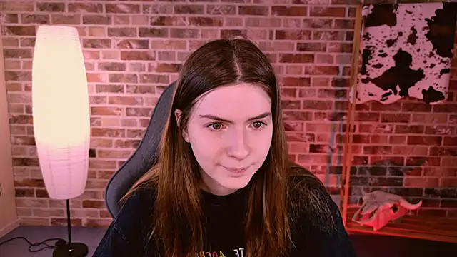 Snapshot of AliceCUNTach chatting on 11.06.25 AliceCUNTach online show from 11.06.25