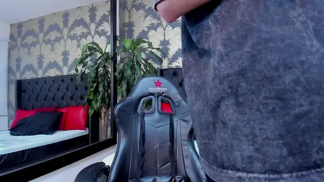 Lean Portman online show from 04.16.26