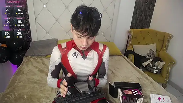 SamuFOXXX online show from 10.13.25