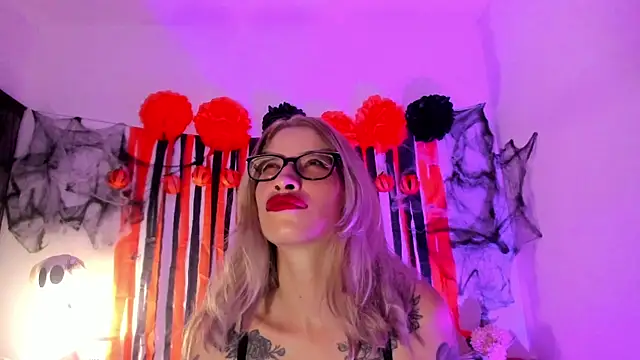 Snapshot of MerryyMendez chatting on 10.08.25 MerryyMendez online show from 10.08.25