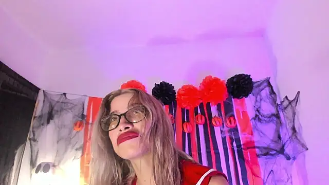 Snapshot of MerryyMendez chatting on 10.11.25 MerryyMendez online show from 10.11.25