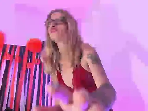 Snapshot of MerryyMendez chatting on 10.31.25 MerryyMendez online show from 10.31.25