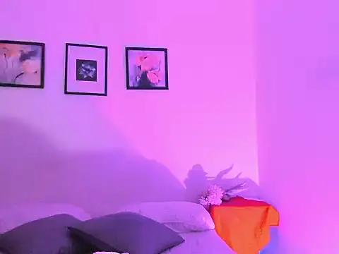 Snapshot of MerryyMendez chatting on 11.08.25 MerryyMendez online show from 11.08.25