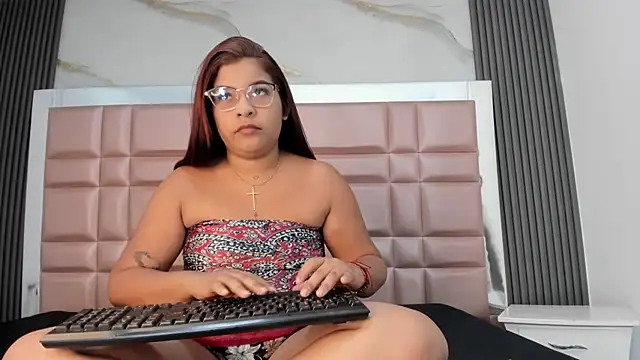 JuliaClose online show from 09.12.25