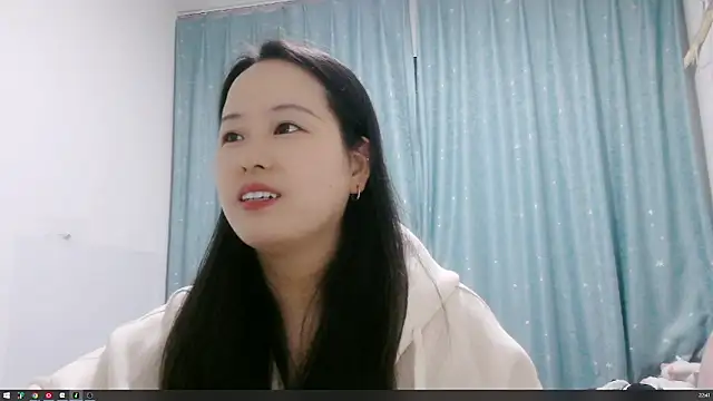 Snapshot of HY-21 chatting on 10.28.25 HY-21 online show from 10.28.25