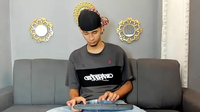 Snapshot of kenix_777 chatting on 09.19.25 kenix 777 online show from 09.19.25