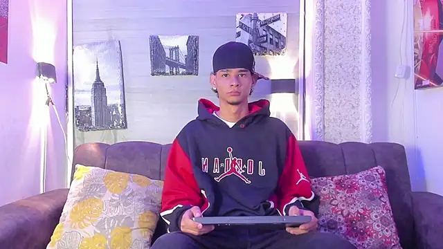 Snapshot of kenix_777 chatting on 09.27.25 kenix 777 online show from 09.27.25