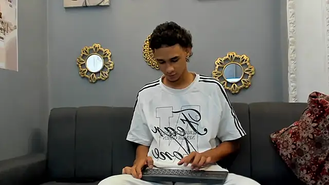 Snapshot of kenix_777 chatting on 09.29.25 kenix 777 online show from 09.29.25