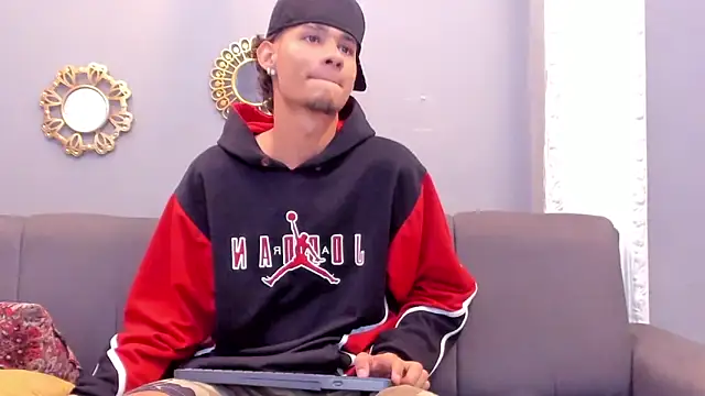 Snapshot of kenix_777 chatting on 10.02.25 kenix 777 online show from 10.02.25