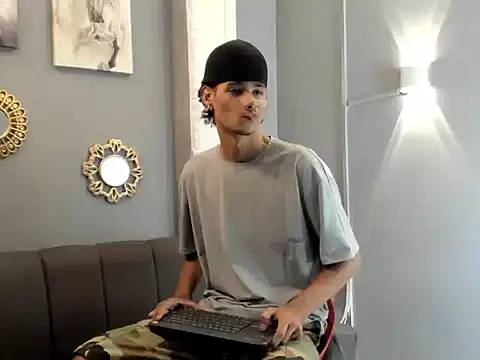 Snapshot of kenix_777 chatting on 10.18.25 kenix 777 online show from 10.18.25