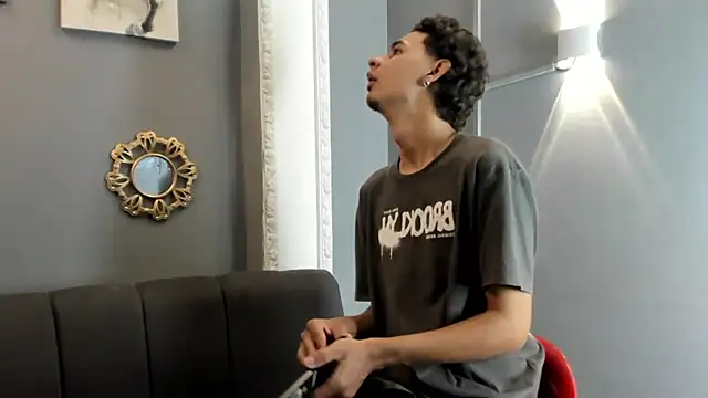 Snapshot of kenix_777 chatting on 10.21.25 kenix 777 online show from 10.21.25