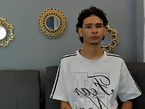 Snapshot of kenix_777 chatting on 10.28.25 kenix 777 online show from 10.28.25