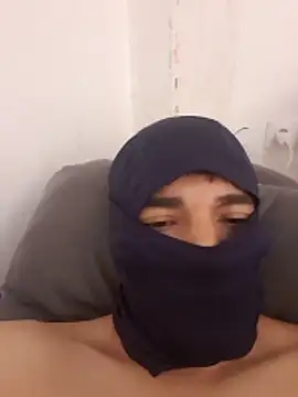 Snapshot of Elcurvo69 chatting on 10.31.25 Elcurvo69 online show from 10.31.25