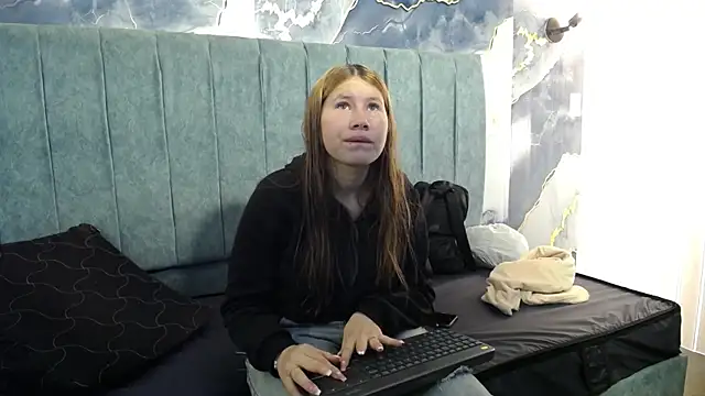 Snapshot of Olivia11_ chatting on 10.02.25 Olivia11 online show from 10.02.25