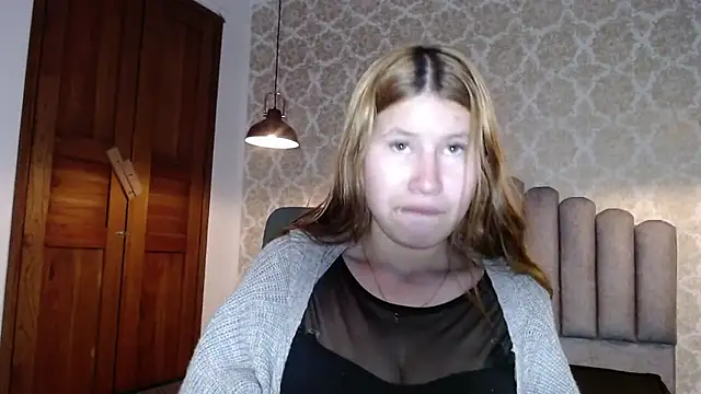 Snapshot of Olivia11_ chatting on 10.05.25 Olivia11 online show from 10.05.25