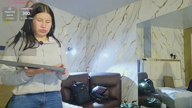 Snapshot of Olivia11_ chatting on 04.23.26 Olivia11 online show from 04.23.26