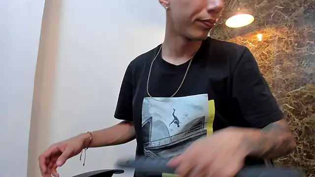 Justin Lakee online show from 09.12.25