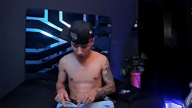 Justin Lakee online show from 10.21.25