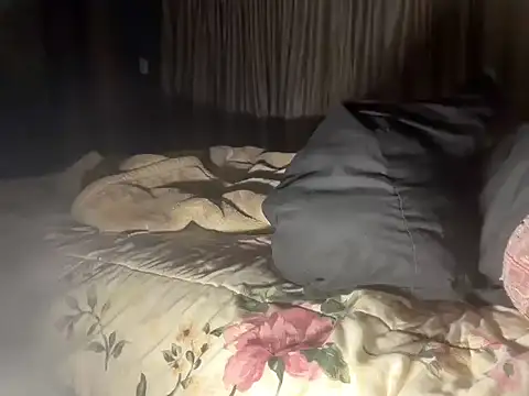 Snapshot of Cianda24 chatting on 10.12.25 Cianda24 online show from 10.12.25