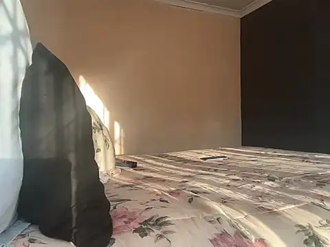 Snapshot of Cianda24 chatting on 10.21.25 Cianda24 online show from 10.21.25