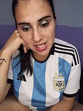 Snapshot of kariciasecreta chatting on 06.21.26 kariciasecreta online show from 06.21.26