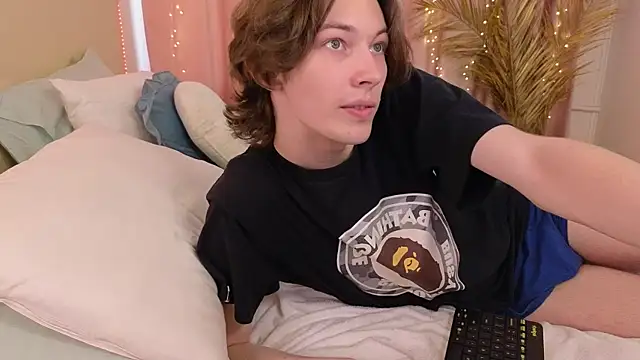 Snapshot of _Den1s_ chatting on 10.11.25 Den1s online show from 10.11.25