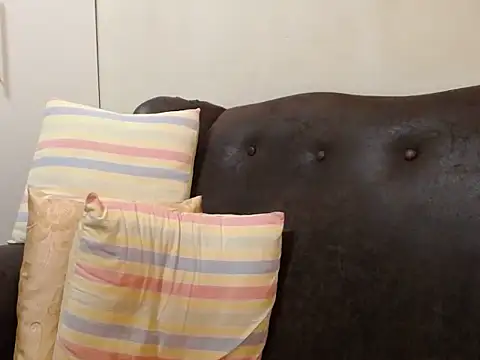 Snapshot of bustylaura4u chatting on 10.25.25 bustylaura4u online show from 10.25.25