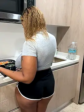 Snapshot of x_deluLuz_x chatting on 10.16.25 x deluLuz x online show from 10.16.25