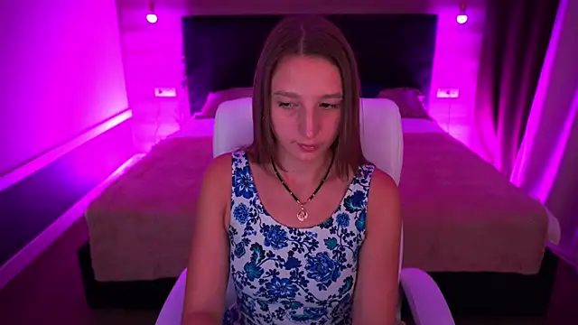 Snapshot of LioraFox chatting on 09.17.25 LioraFox online show from 09.17.25