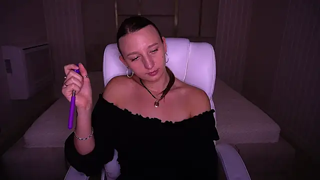 LioraFox online show from 11.26.25