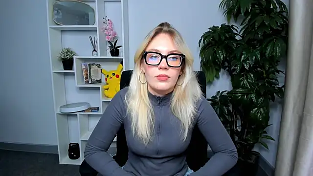 Snapshot of GraceCaldwell chatting on 10.23.25 GraceCaldwell online show from 10.23.25